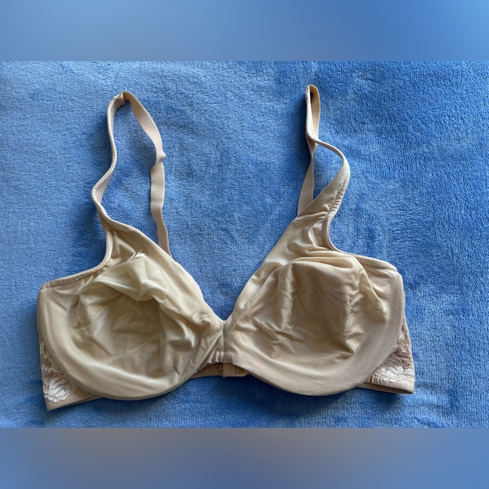 Lilyette Underwire Bra 40D Adjustable Straps Full Support Nude Beige